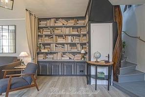Duplex Le Perroquet - Living room, Sitting area, Stairs to upper level (Bedrooms)