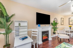 Living room and dining area with a dedictated desk to work