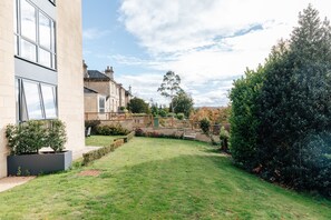 Communal garden, private garden, private terrace, outside dining