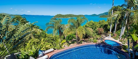 hamilton island yacht club clock