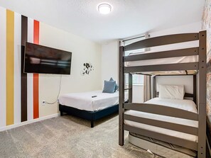 Spacious and comfortable room with sunlight and good ventilation.