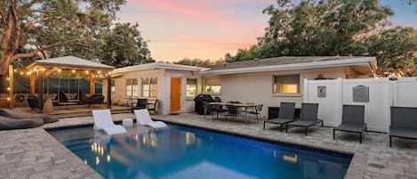 The pool area only gets prettier at dusk!