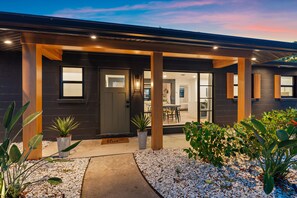 The inviting front entrance to your perfect Florida getaway!