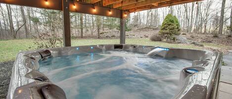 Just imagine a loooong soak in this beauty after a grueling day on the slopes!