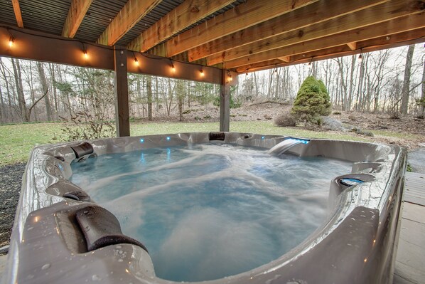Just imagine a loooong soak in this beauty after a grueling day on the slopes!