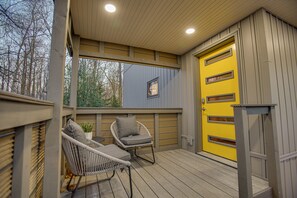 You can't miss the front entrance thanks to this bright yellow door!