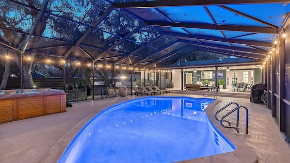 Welcome to Bearded Oaks!

In the evenings all of the colors POP in this incredible covered pool and private patio space!