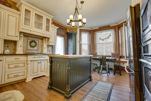 The absolutely gorgeous fully-equipped kitchen with a mix of classic charm and modern features!