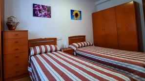 Bed,Photo of the whole room