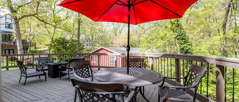 Expansive Outdoor Decking!