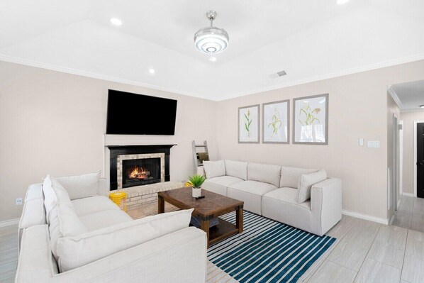 Relax in the warm and inviting living space by the fireplace