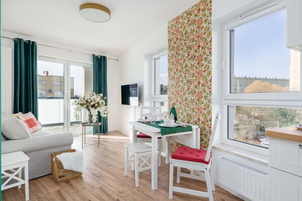 Spacious living room with full equipment. 