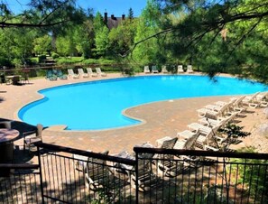 Plateau 202-5/STUNNING 3bdr with POOL