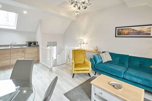 Mallard Cottage, Whitby - Host & Stay