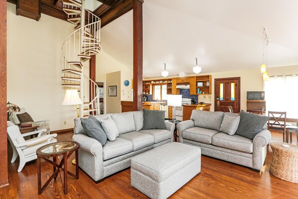 Living Room & Kitchen