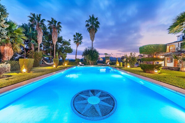 Swimming pool