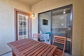 屋外ダイニングエリア