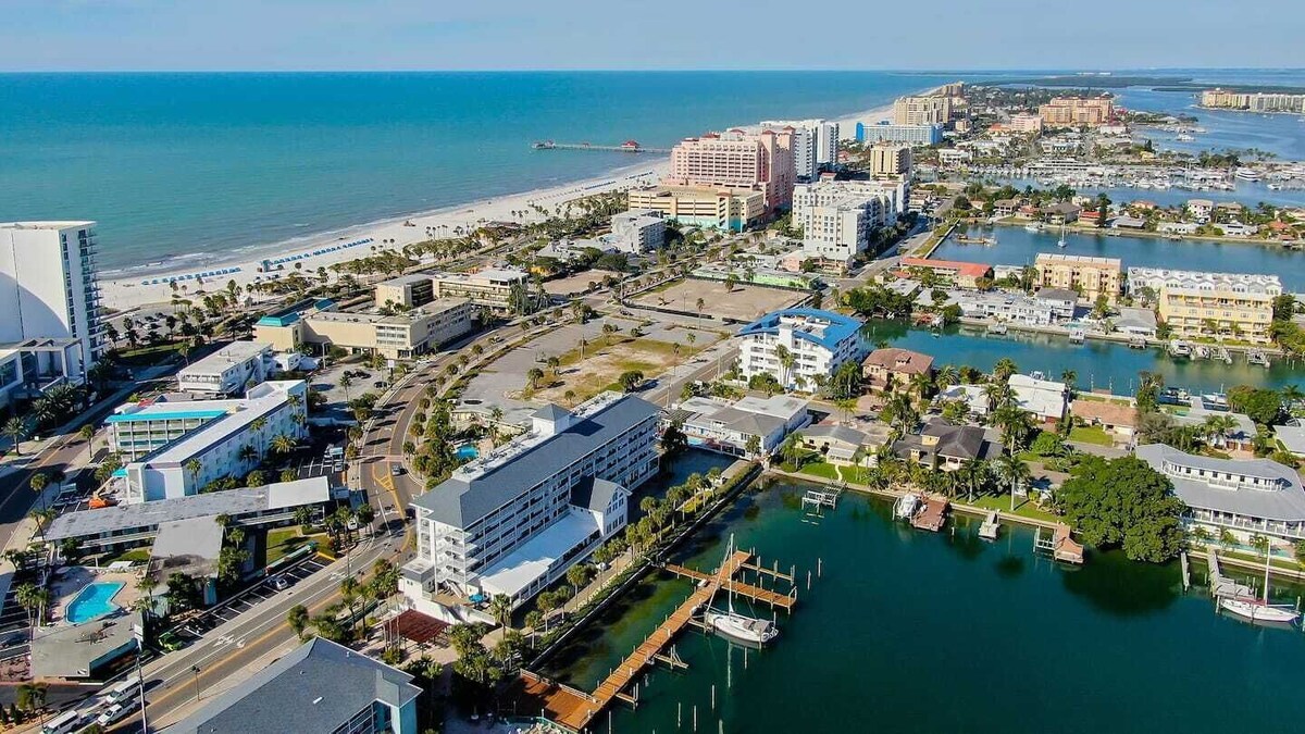 Location! 5-Star Spot Dolphins from your Balcony!