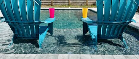 Saltwater pool with sun shelf! 