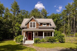 Front view of home