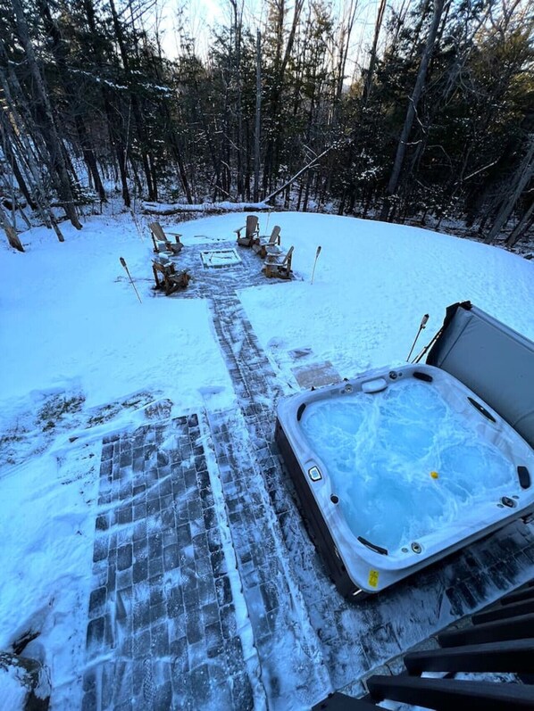 Jacuzzi & Fire Pit