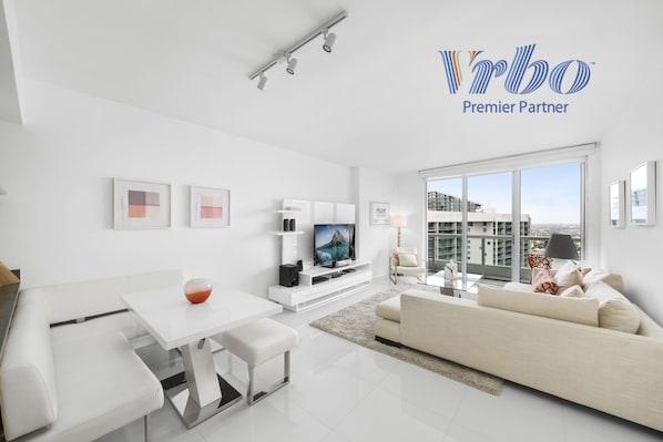 Stylish 1 Bedroom Unit in the heart of Brickell!