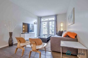 Great space to spend time with those you're travelling with. Open lines of sight make it easy to prepare meals and watch children at the same time. 