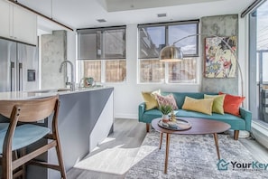 Suite 2 - Vibrant & Modern 