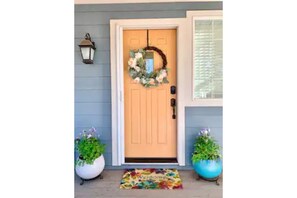 Bright and inviting entry to your weekend getaway!