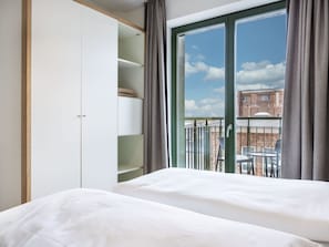 Schlafzimmer mit Doppelbett