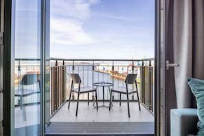 Balkon mit Gartenmöbeln