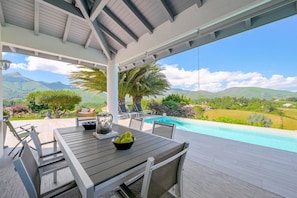 Pool and outdoor dining