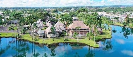 Waiakea villas
 (Was a Sheraton resort, turned to a condominium complex after)