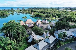 Waiakea pond, Hilo bay