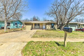Exterior | Driveway (2 Vehicles)