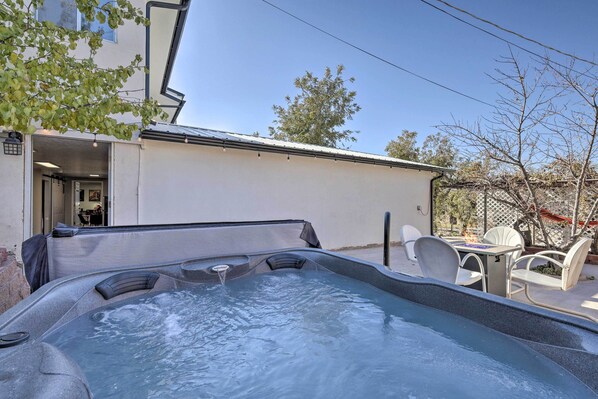 Hurricane Vacation Rental | 2BR | 1BA | 920 Sq Ft | Stairs Required