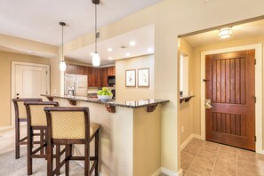 Entry and Breakfast Bar