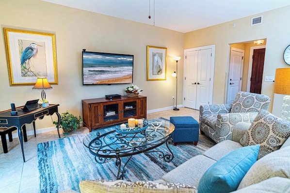 Living Area to Entry