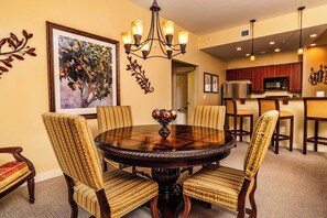 Dining to Kitchen