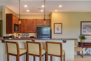 Breakfast Bar to Kitchen