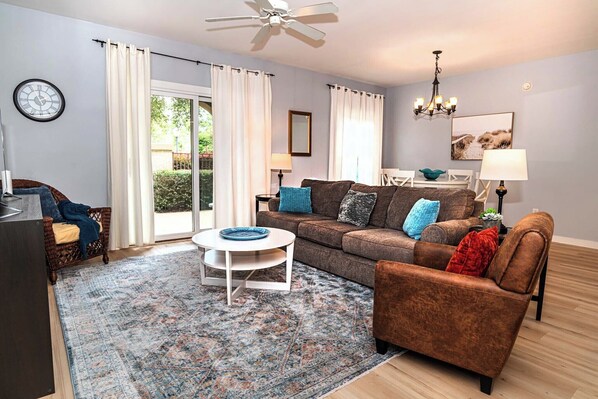 Living Area to Fenced Lanai