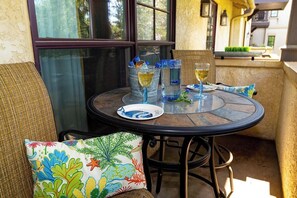 Additional dining space on the balcony