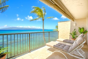 Spacious oceanfront balcony with loungers and sweeping views?perfect for sunbathing or stargazing LOK-B203