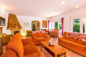 Villa Bentley image