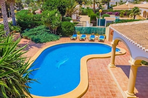 Villa Bentley image