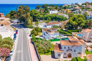 Villa Carolina Blanca image