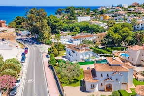 Villa Carolina Blanca image