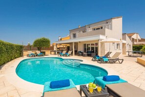 Villa Gris image