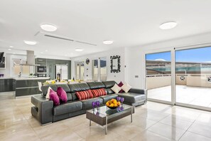 Villa Alegria image