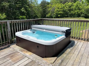 New 7 person hot tub